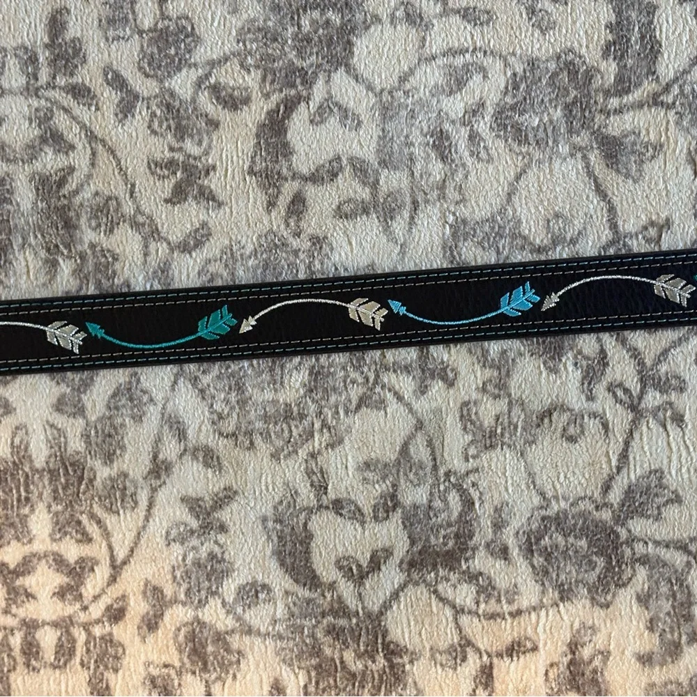 Catchfly arrow embroidery